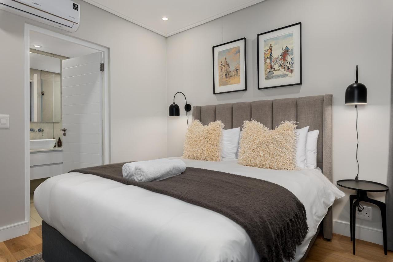 7 On Bantry * Cape Town